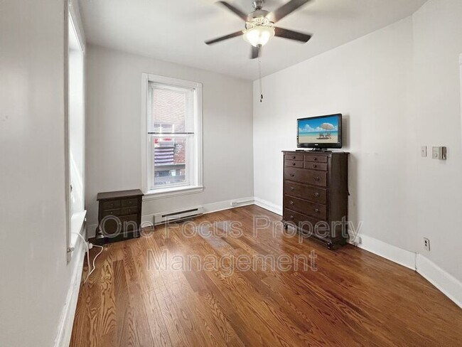 Foto del edificio - 817 W 3rd St