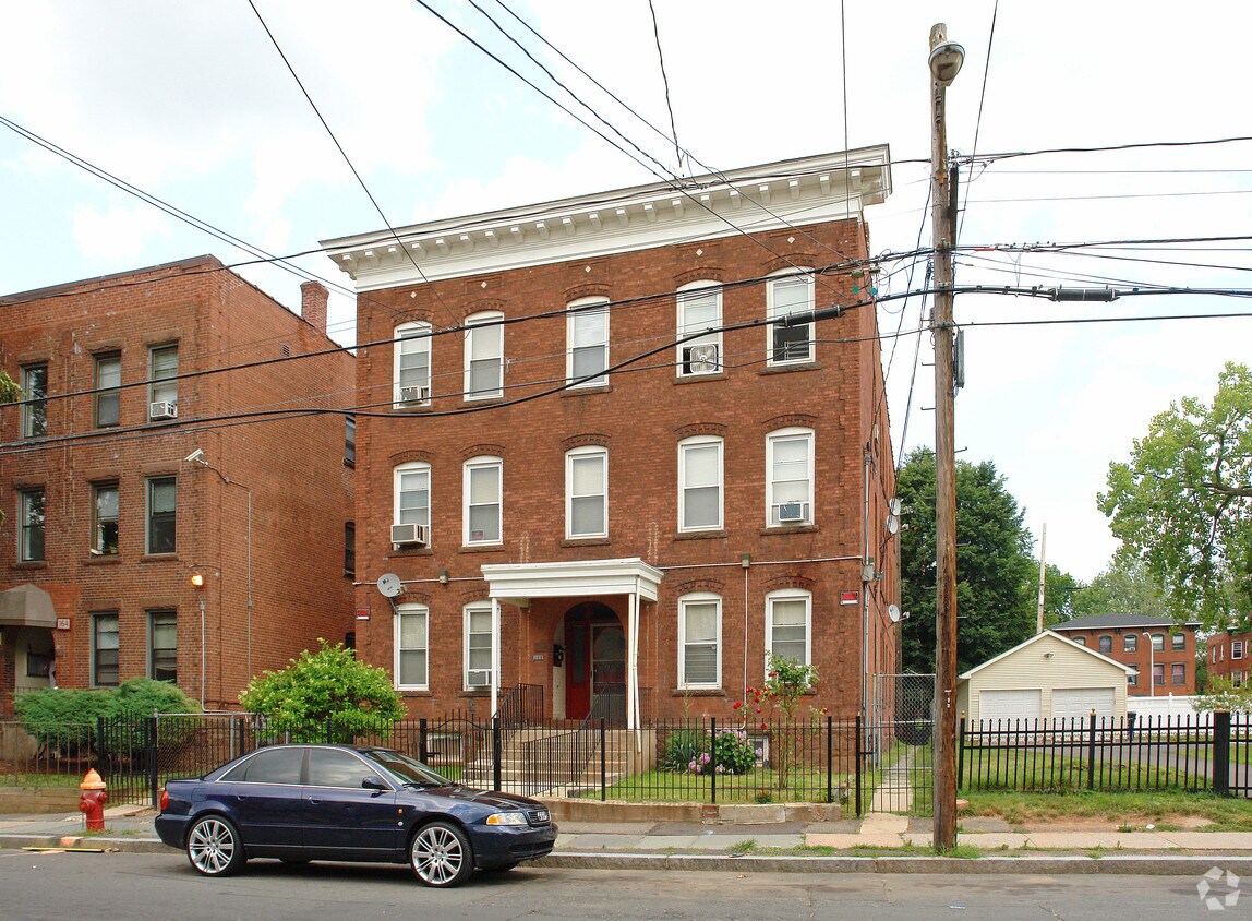 Foto principal - 162 Lawrence St