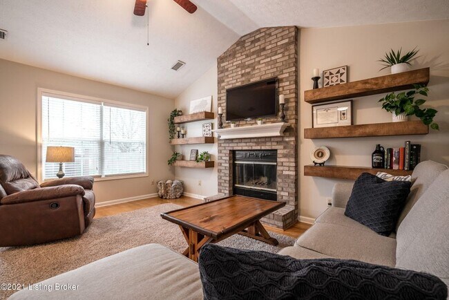 Building Photo - 5712 Waveland Cir