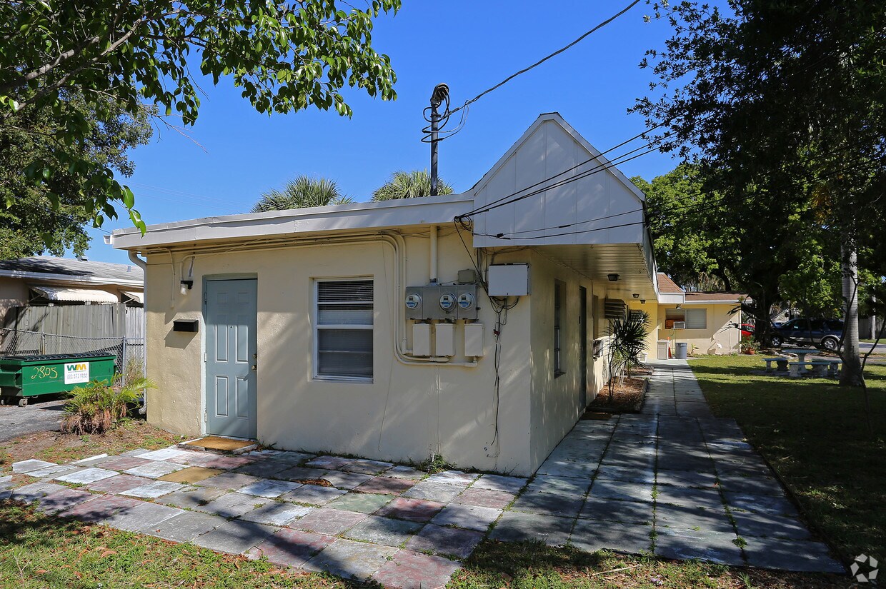 Building Photo - 2801-2809 NE 6th Ln