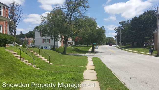 Building Photo - 1330 Woodbourne Ave