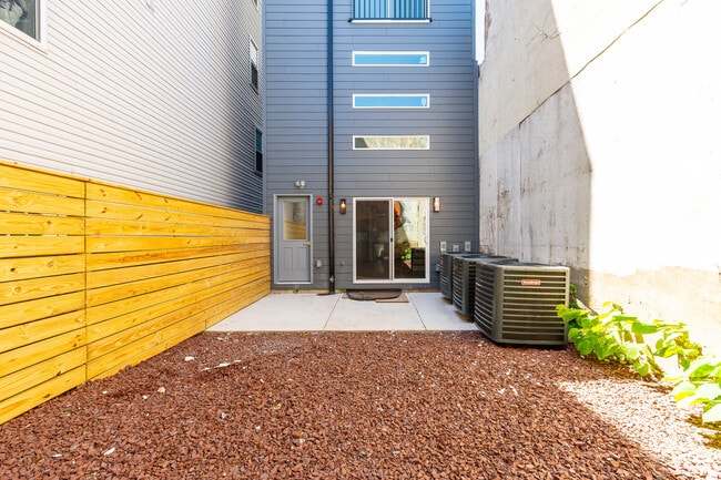 Building Photo - 1331 N 17th St