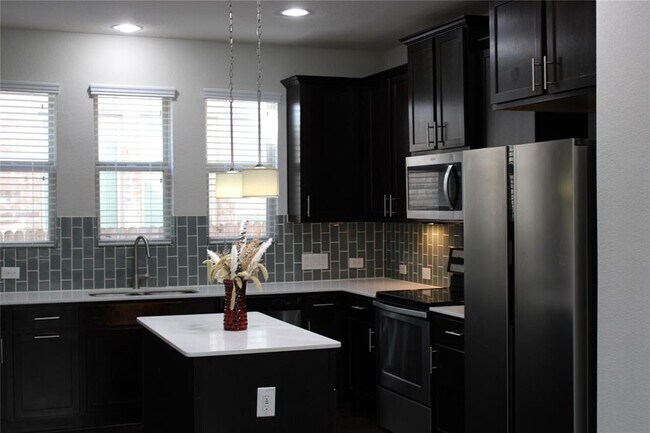 Foto del edificio - 3240 E Whitestone Blvd