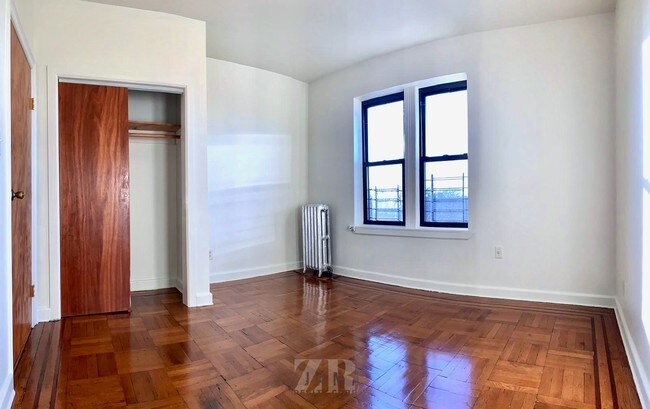 Foto del edificio - 8612 Ridge Blvd