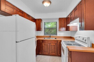 Building Photo - 1451 NW 19th St