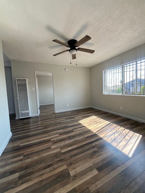 Foto del edificio - 7800 S Hoover St