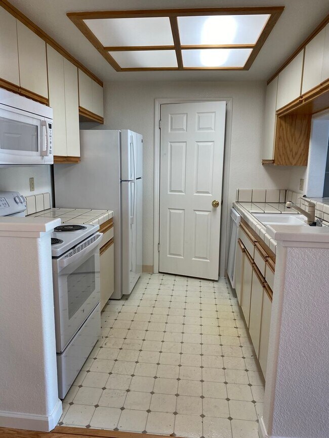 Building Photo - 2 bed 2 bath Condo in Park Almaden available now!