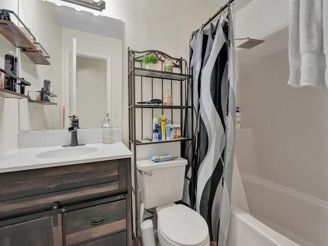Foto del edificio - 5341 Pennington Ln