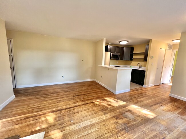 Building Photo - 4415 Falls Bridge Dr