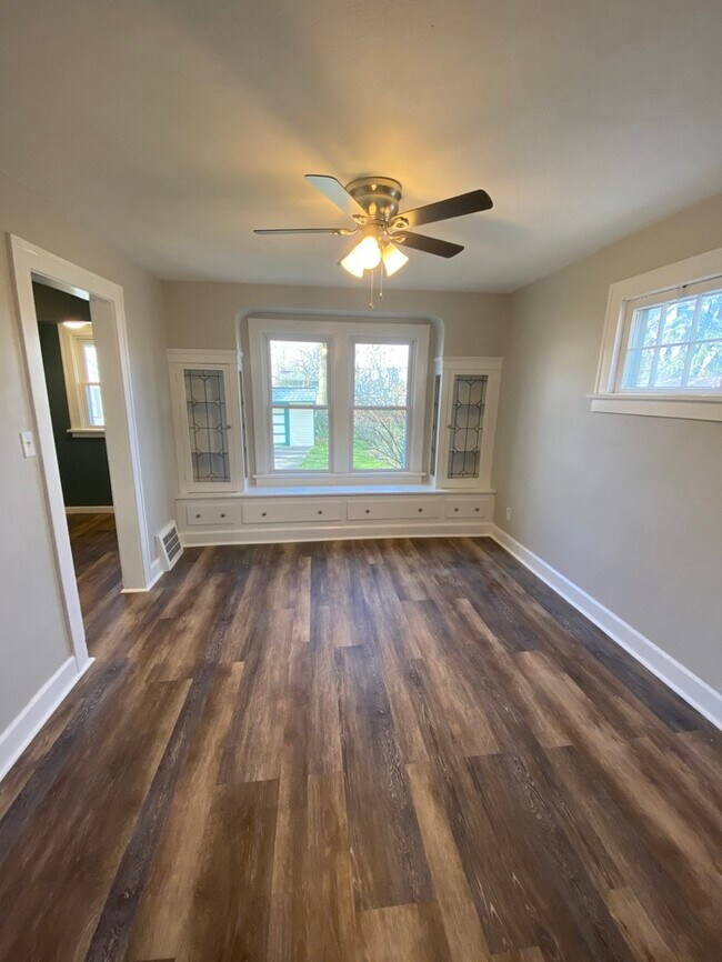 Building Photo - 12116 Longmead Ave