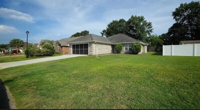 Building Photo - 4091 Lake Shore Dr