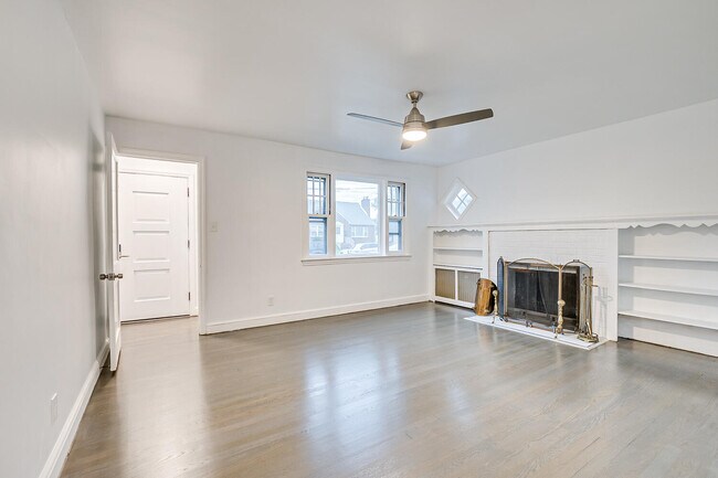 Building Photo - 64 Boltin St