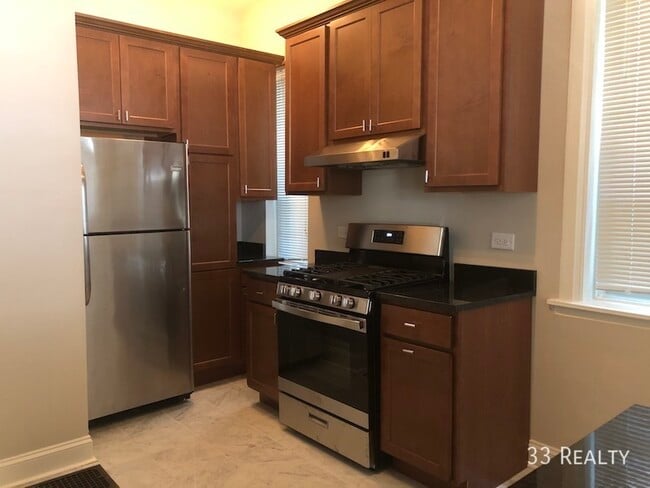 Photo - 2626 N Wilton Ave Apartment