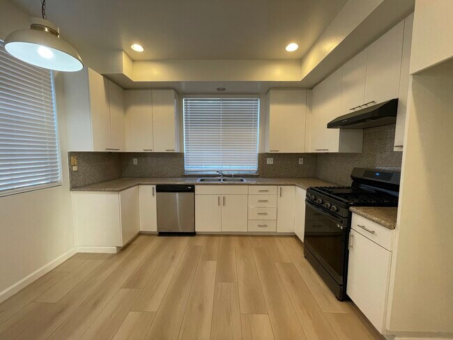 Building Photo - 436 Sefton Ave