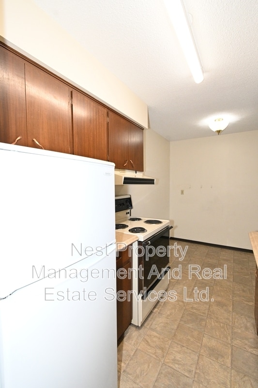 Building Photo - 879 Johnson St