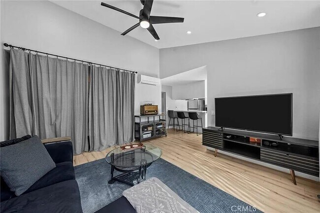 Foto del edificio - 1340 Cabrillo Park Dr