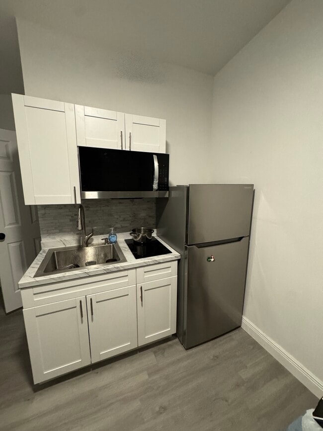 Building Photo - 4170 NE 15th Ave