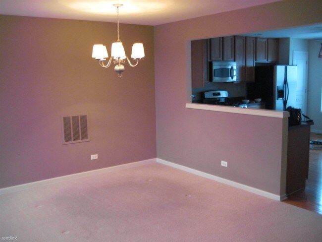 Building Photo - 3 br, 2.5 bath Townhome - The Reserve