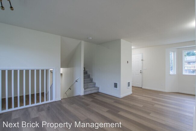 Building Photo - 3 br, 2.5 bath House - 305 Broadway Blvd