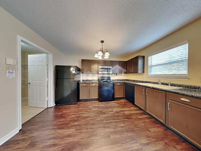 Building Photo - 24 Winterwood Dr