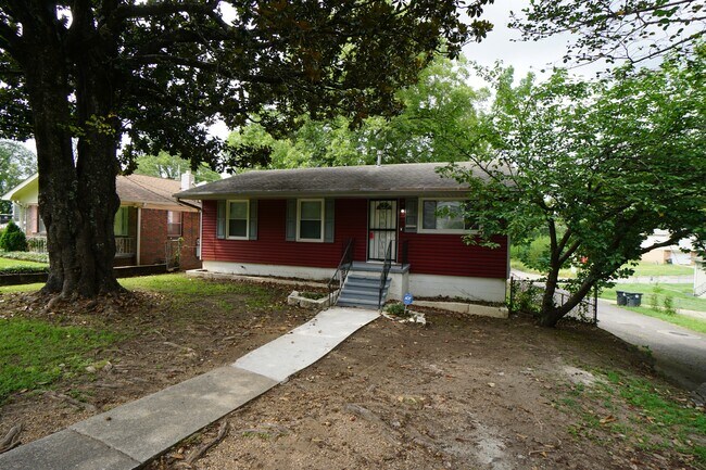 Building Photo - 112 13th Ave N