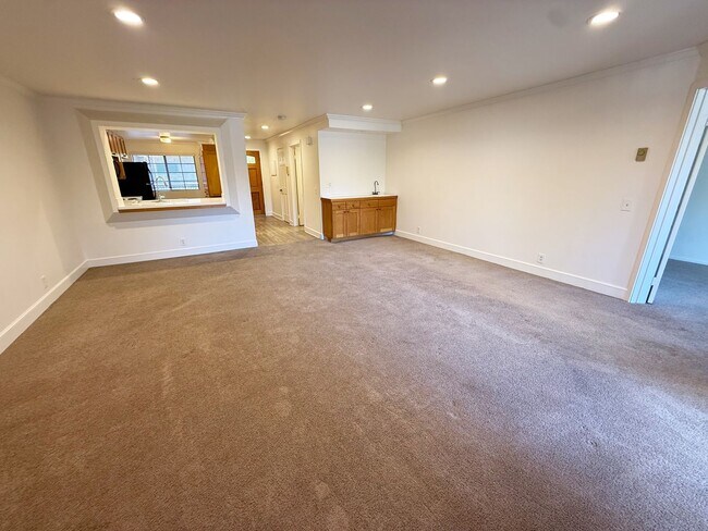 Building Photo - Spacious 2 Bed / 2 Bath Condo in Prime UTC/La Jolla Location!