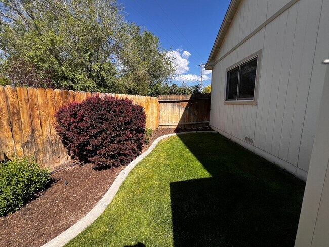 Foto del edificio - Charming 2/2.5 patio home in Gardnerville