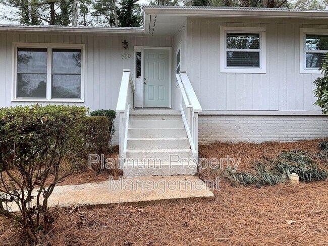 Building Photo - 750 Bonnie Dell Dr