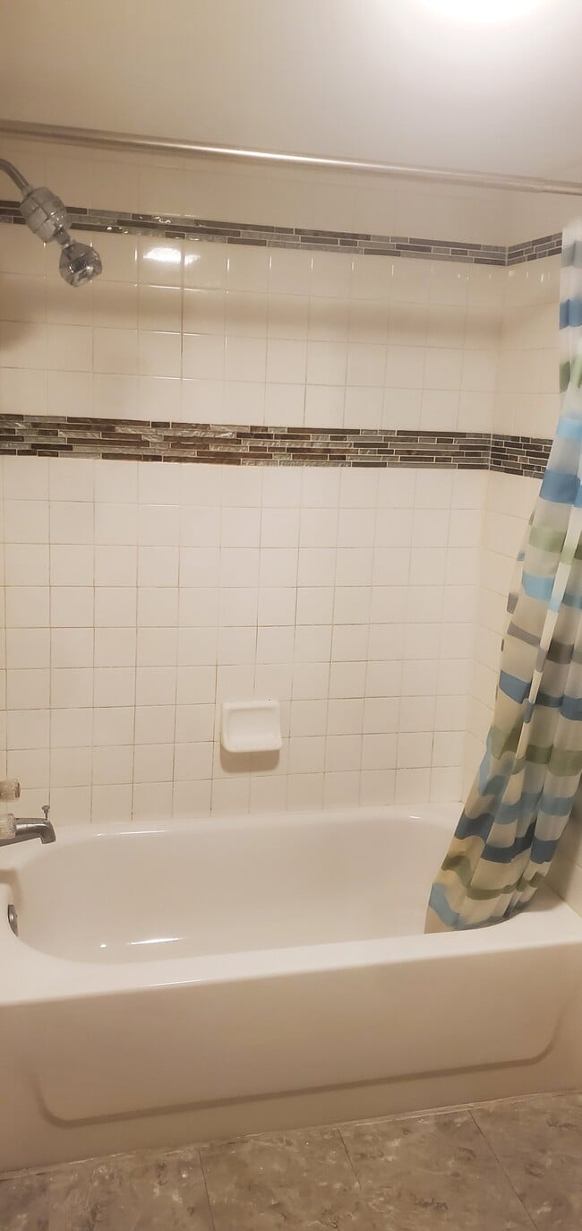 Building Photo - 712 N 6th St