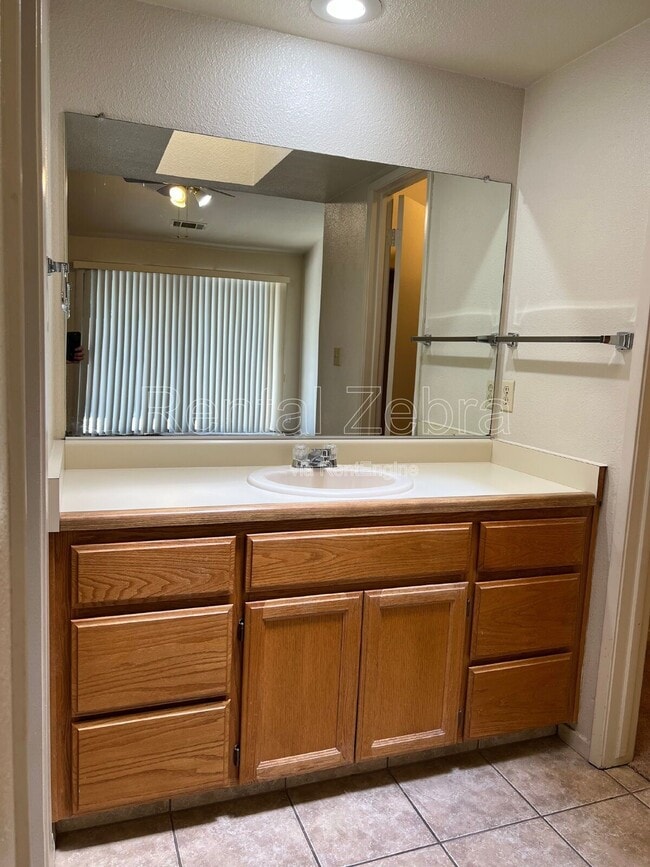 Foto del edificio - 3068 W Queens Cir