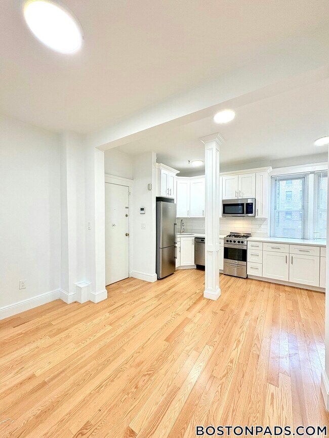 Building Photo - 121 Park Dr