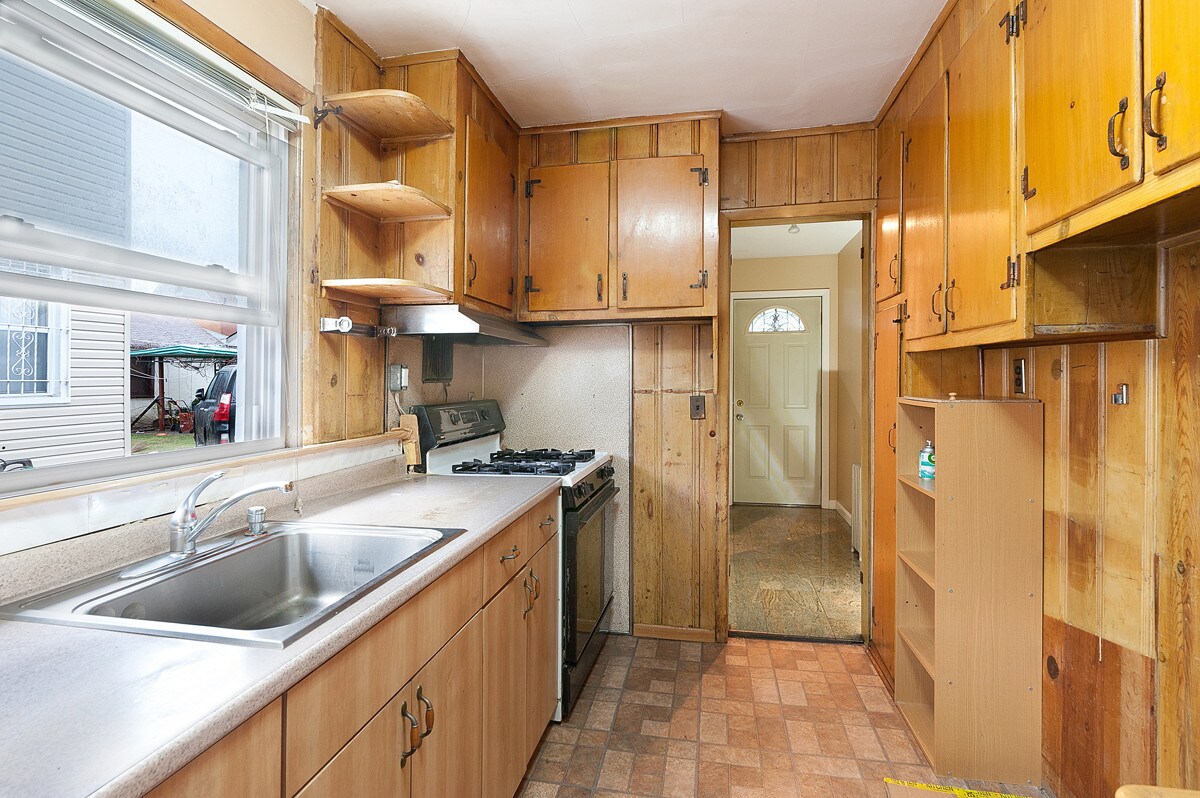 Primary Photo - 170-15 84th Rd