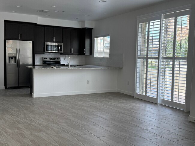 Building Photo - 4100 S Pinelake Way