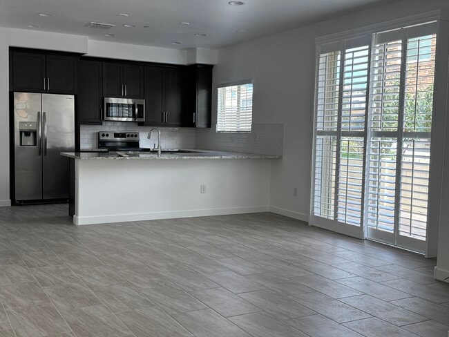 Building Photo - 4100 S Pinelake Way