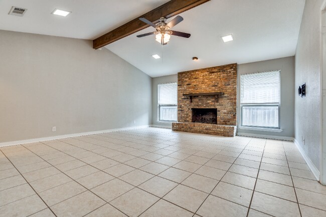 Foto del edificio - 2820 Clear Springs Dr