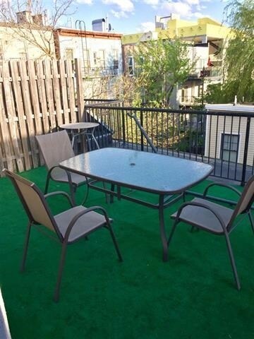 Foto principal - 557 2nd St