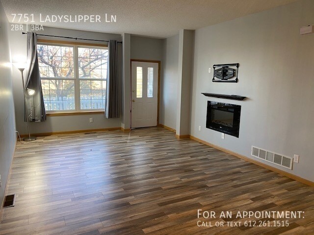 Foto del edificio - 7751 Ladyslipper Ln