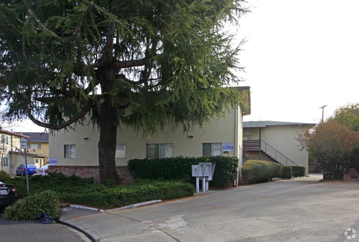 Building Photo - 1809 Joan Way