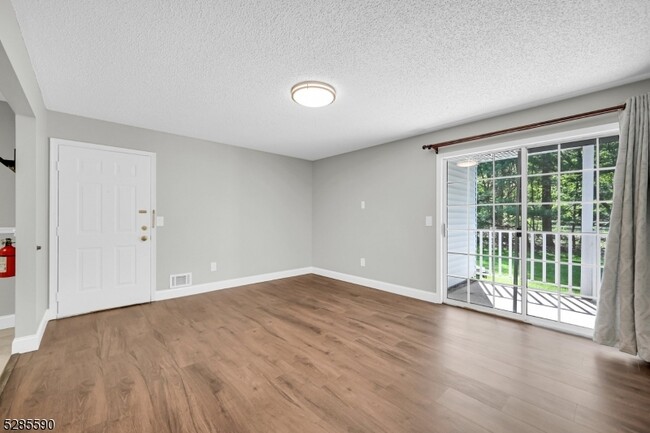 Foto del edificio - 116 Raintree Ln