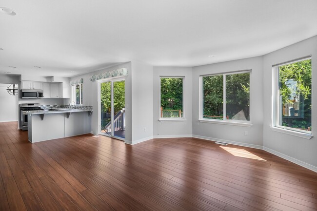 Building Photo - 3 Bed 2.5 Bath - Cul-De-Sac Location - Ful...