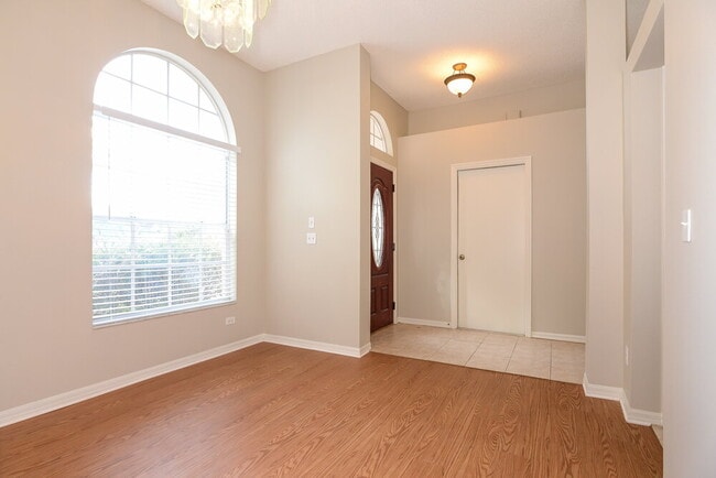 Foto del edificio - 1538 Scotch Pine Dr
