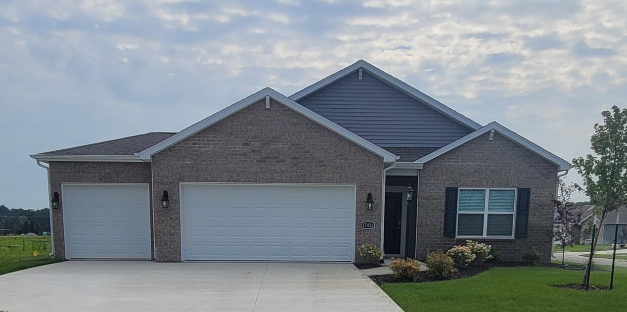 17422 Firs Trl, Huntertown, IN 46748 House Rental in Huntertown, IN