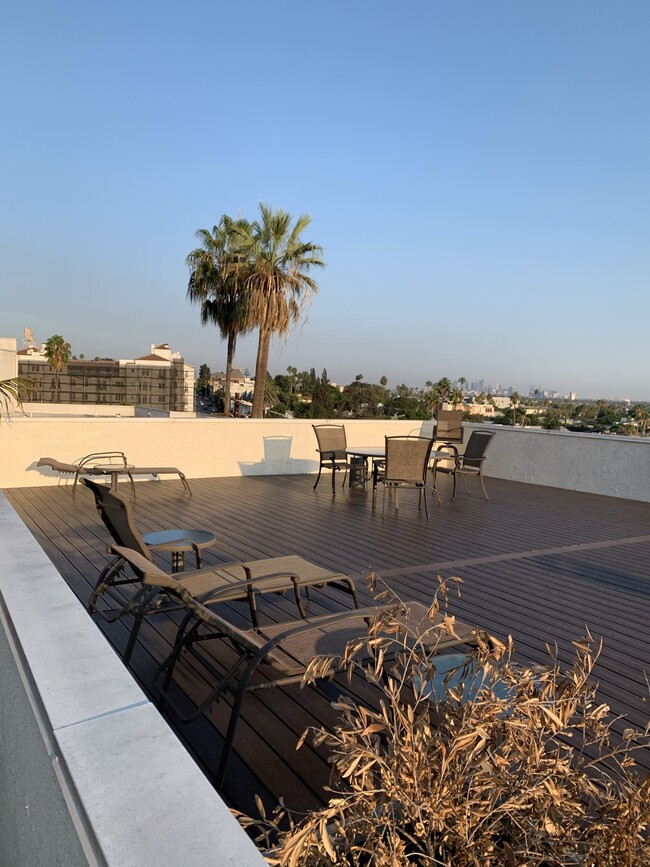 Foto del edificio - 8400 De Longpre Ave