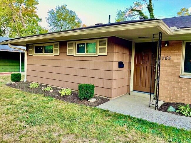 Building Photo - 765 Stinchcomb Dr