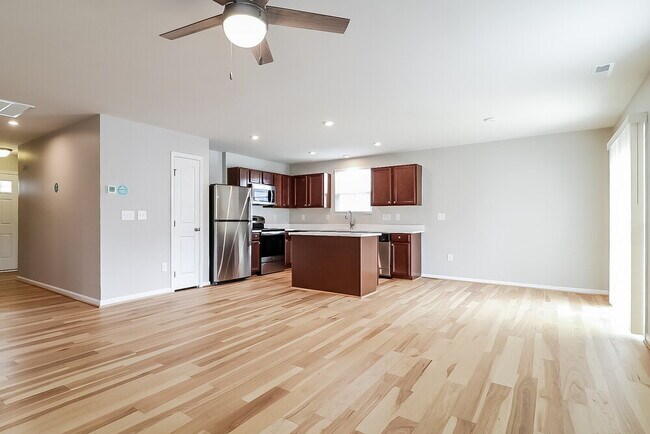 Building Photo - 864 Garrison Ave