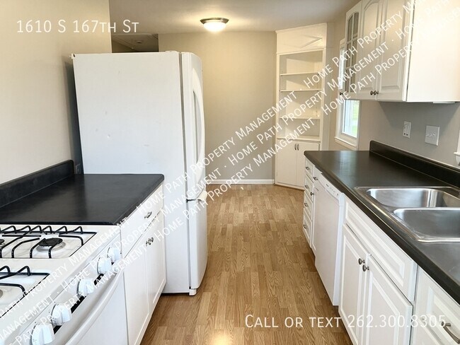 Building Photo - 1610 S 167th St