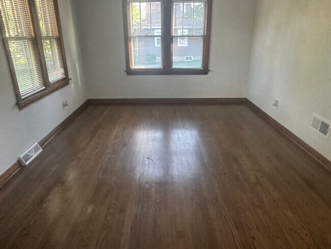 Building Photo - Beautiful house for rent Zion
