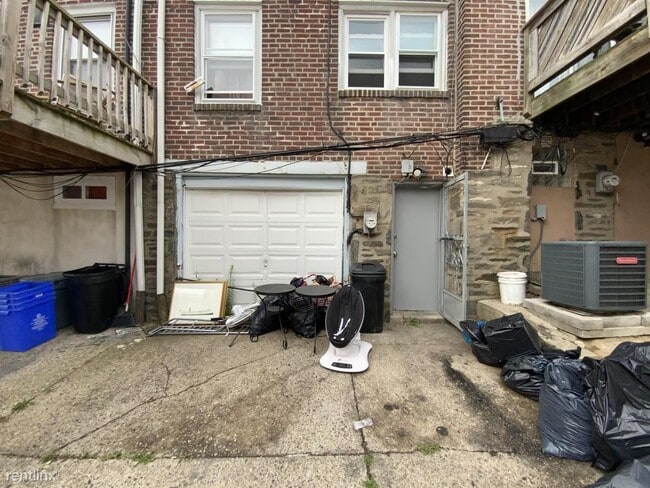 Building Photo - 3 br, 1.5 bath House - 1355 Pennington Road