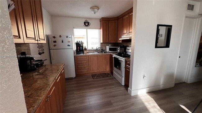 Building Photo - 2760 W 61st Pl