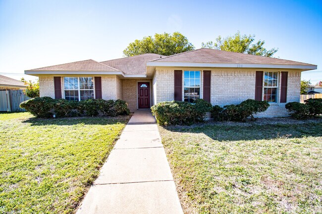 Building Photo - 800 James Loop